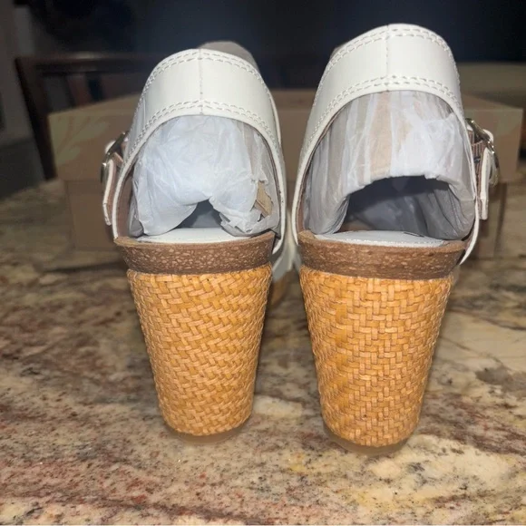 Sofft Women's White Wedge Sandals NIB - Picture 8 of 11